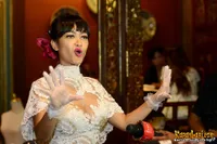 Ke Nikahan Raffi, Julia Perez Seksi Berbalut Putih Transparan