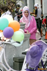 Kebersamaan Carissa Putri Dan Putra Mungilnya di Lokasi Syuting