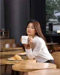 Kecantikan Alami Jun Ji Hyun Untuk Iklan Cafe Droptop
