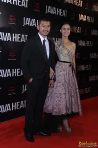 Kekasih Kompak - Atiqah Hasiholan dan Rio Dewanto di Red Carpet JAVA HEAT