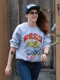 Ketika Kristen Stewart Akhirnya Tersenyum Manis