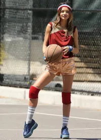 Ketika Miranda Kerr Menjelma Jadi Pemain Basket Seksi