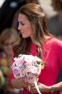 Ketika Rambut Kate Middleton Hanya Dikuncir Setengah