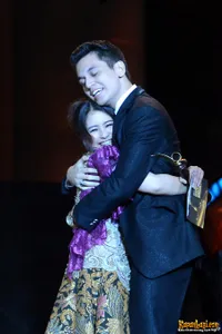 Kevin Julio Peluk Prilly Latuconsina di Depan Aliando Syarief