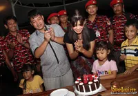KI Kusumo Rayakan Ultah Istri