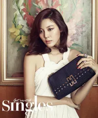Kim Ha Neul Tampil Elegan di Majalah Single