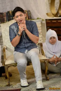Klip Religi - Ungu Berbagi Keceriaan Dengan Para Santri