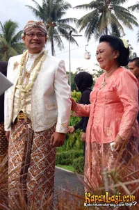 Koes Hendratmo-Aprilia Puspitawati Subroto