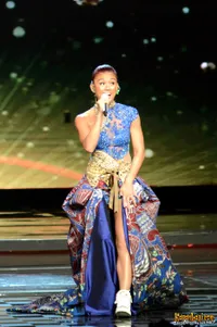 Koleksi Batik Fenomenal Agnes Monica