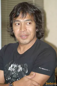 Komeng di Kantor Trans Corp