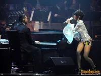 Konser Dancing Queen