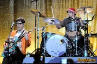 Konser Weezer di Lapangan D Senayan