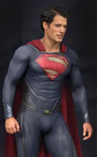 Kostum Baru Superman di MAN OF STEEL