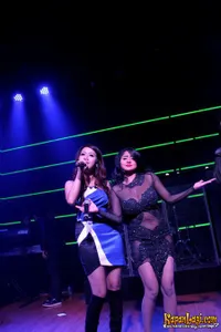 Kostum Transparan Dewi Perssik Saat Duet Bareng Demitha