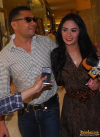 Krisdayanti-Raul di Grand Indonesia