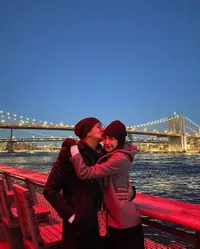 Lagi-Lagi Disebut Makin Kurus, Ini 10 Potret Mikha Tambayong yang Tetap Cuek dan Malah Pamer Kemesraan - Asyik Kencan Romantis Bersama Suami