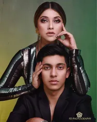 Lama Tak Muncul, Sarah Azhari Pamer Foto Dengan Putra Tampannya