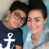 Lama Tak Muncul, Ini 10 Foto Christy Jusung Saat Rawat Anak Seorang Diri