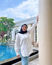 Lama Tak Muncul, Ini 8 Potret Terbaru Ulfa Dwiyanti yang Masih Tetap Awet Muda dan Segar di Usia 48 Tahun