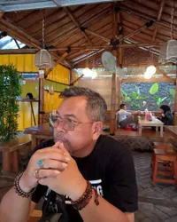 Lama Tak Tak Tersorot, 8 Potret Unang Bagito yang Kini Buka Jasa Pengobatan Non Medis - Diam-Diam Sudah Beroperasi 15 Tahun 