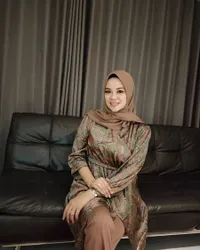 Lama Tak Terdengar, 8 Potret Kabar Terbaru Rindu AFI yang Makin Cantik Usai Berhijab - Kini Jadi Pengusaha Kuliner