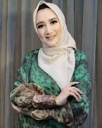 Lama Tak Terdengar Kabarnya, Ini 8 Potret Terbaru Nini Carlina yang Makin Cantik Awet Muda - Jadi Istri Seorang Dokter