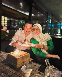 Lama Tak Terdengar Kabarnya, Potret Nuri Shaden yang Kini Berhijab dan Fokus Mengurus Anak