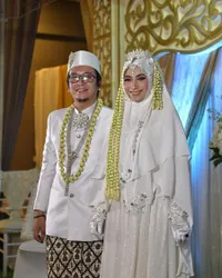 Lama Tak Terekspos, Inka Christie Kini Berhijab dan Sudah Nikah