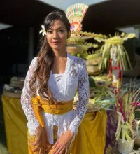 Lama Tinggal di Bali, 10 Potret Shanty Jalani Ritual Melaspas di Rumah Barunya - Junjung Tinggi Adat & Budaya Setempat