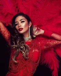 Lama Tinggal di Hong Kong, Intip 10 Potret Kehidupan Shanty yang Kini Begitu Mewah bak Sosialita