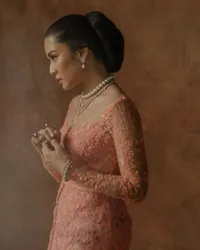 Late Post Foto ala Kartini, Dian Sastro Ungkap Alasannya