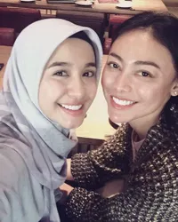 Laudya Bella & Whulandary, 2 Sahabat Yang Dinikahi Pria Malaysia