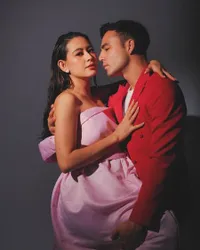 Laura Theux Umumkan Jenis Kelamin Anak Pertama Lewat Maternity Shoot Bareng Indra Brotolaras