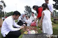 Lebaran Keluarga Arumi Bachsin dan Emil, Berziarah - Makan Bareng