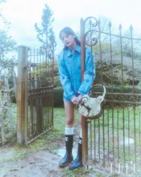 Lebih Cantik dari Bunga! Ini 9 Potret Minji NEWJEANS dalam Pemotretan Terbaru Majalah Elle Korea