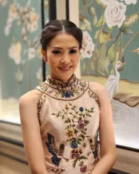 Lebih Muda Belasan Tahun, 8 Potret Cantik Lia Istri Lukman Sardi - Sempat Dituduh Jadi Penyebab Murtad Sang Suami