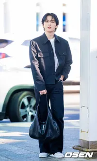 Lee Know Stray Kids Berangkat ke Milan, Siap Debut di MFW 2026