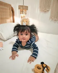 Lepas Antena WiFi, 8 Potret Cunda Anak Denny Caknan Jadi Singa Kecil - Nggemesin Kayak Boneka