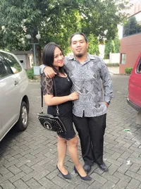 Lepas Dari Bule, Mantan Istri Daus Mini Mesra Dengan Pacar Baru