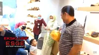 Lepas Penat dari Polemik Hak Asuh, 7 Potret Haji Faisal Ajak Gala Sky Jalan-Jalan ke Mall - Bak Jumpa Fans Diajak Foto Banyak Orang