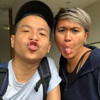 Lepas Penat, Ernest Prakasa Ajak Keluarga Liburan ke Singapura