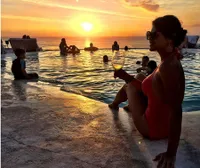 Liburan Ala Sosialita Farah Quinn di Bali, Ajak Anak Main Golf