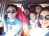Liburan Alam Darius & Donna Agnesia Bersama 3 Buah Hati Mereka