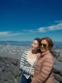Liburan Bareng Sang Ibu di San Francisco, Natasha Wilona Asyik Kulineran dan Jelajahi Kota