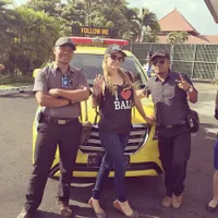 Liburan di Bali, Si Seksi Paris Hilton Serasa Sedang di Surga