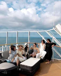 Liburan Di Kapal Pesiar, Geng Beauty Influencer Pamer Wefie