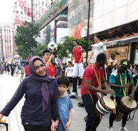 Liburan di Singapura, Rieta Amilia Pamer Foto Bersama Amy Qanita
