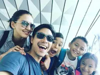 Liburan, Donna Agnesia dan Darius Ajak Anak-Anak ke Australia