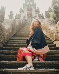 Liburan Feby Febiola ke Bali, Jelajahi Indahnya Pura dan Pantai