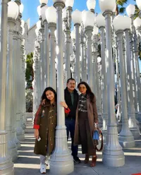 Liburan ke Amerika, Keluarga Mayangsari Kompak Pakai Baju Couple